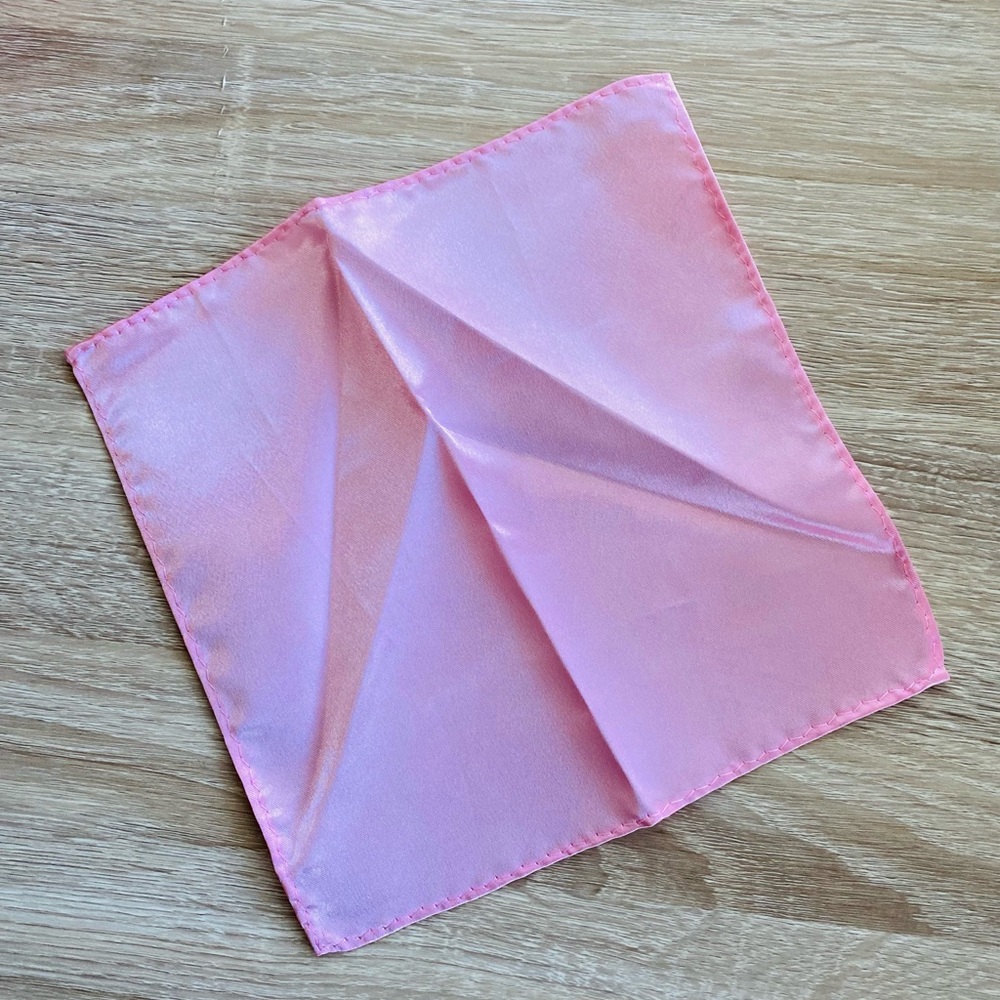 ✨5/$5 | Men’s Silky Baby Pink Pocket Square✨